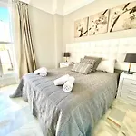 בית נופש Vime I Marbella East Swimming Pool, Gym & Spa - Eaw Homes *